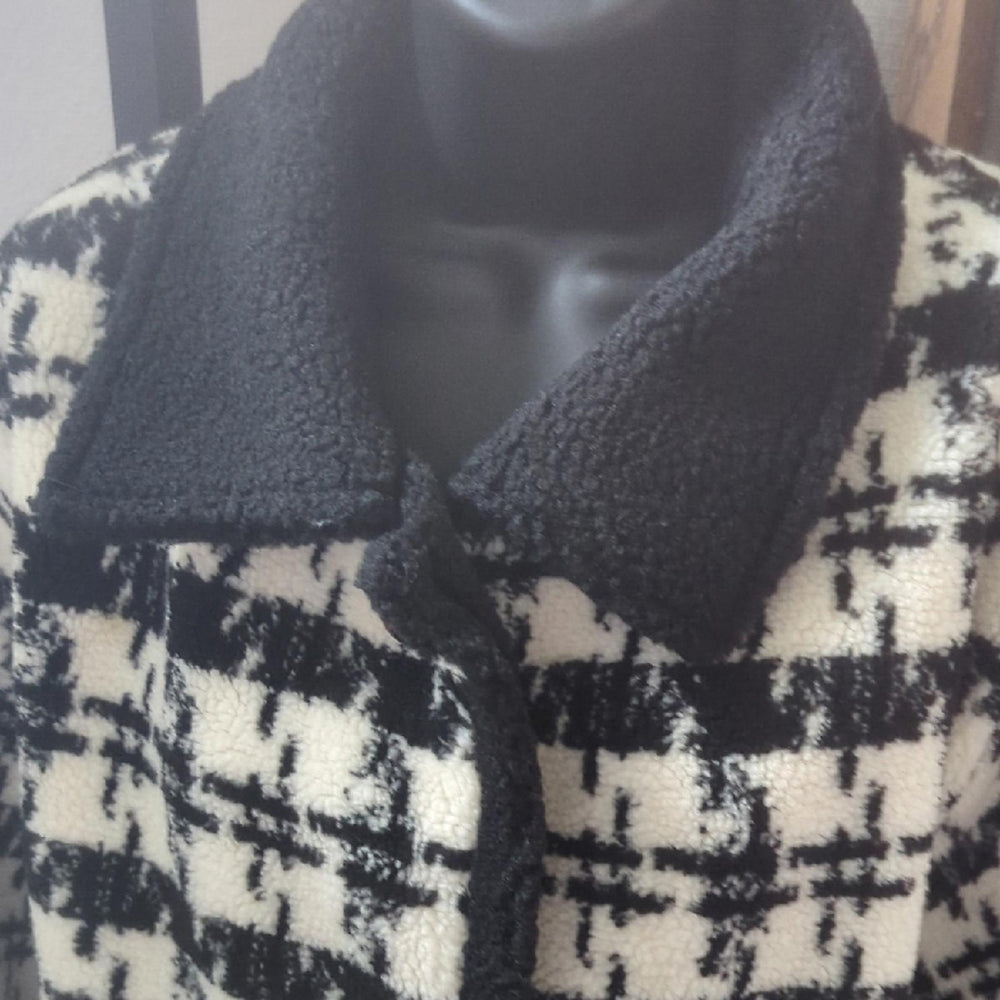 Lisa Says Gah Monique Houndstooth Sherpa Jacket