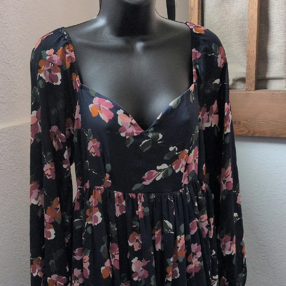 Abercrombie Long Sleeve Sweetheart Floral Midi Dress