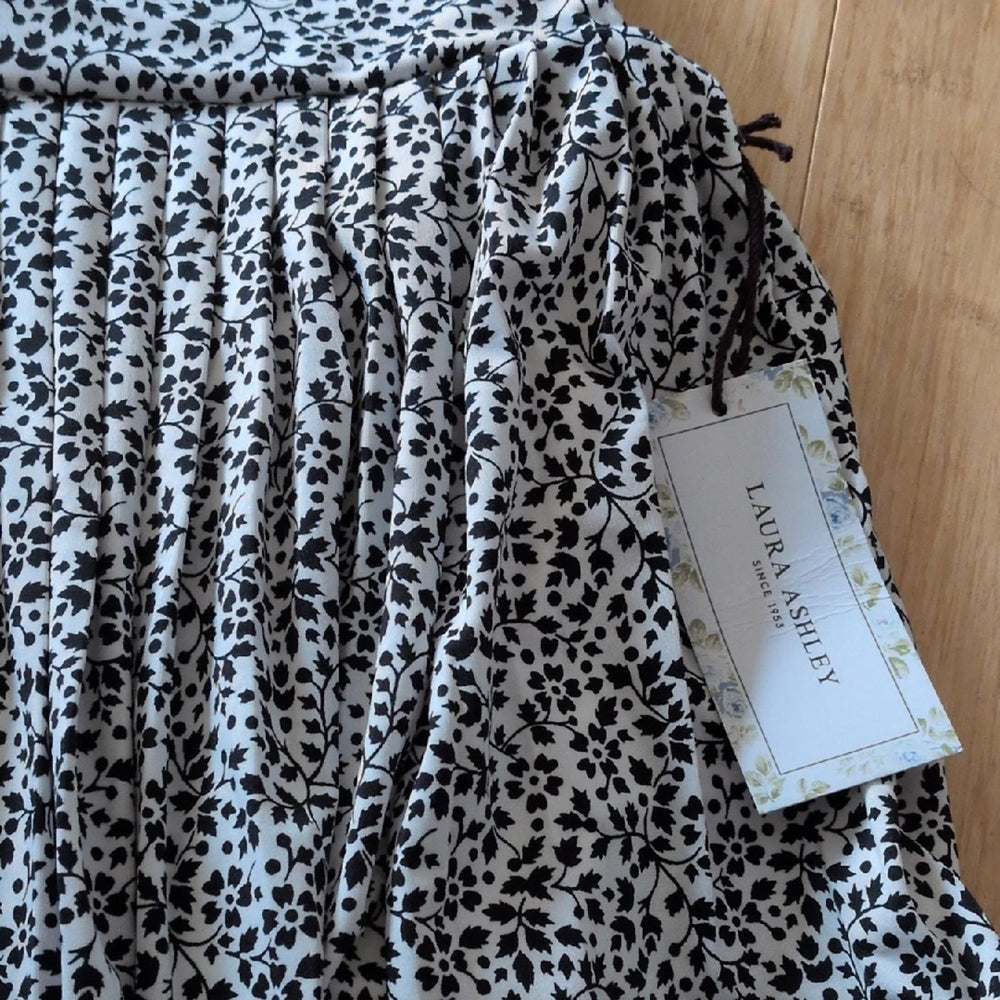 Laura Ashley Black And White Floral Tennis Mini Skirt - Medium