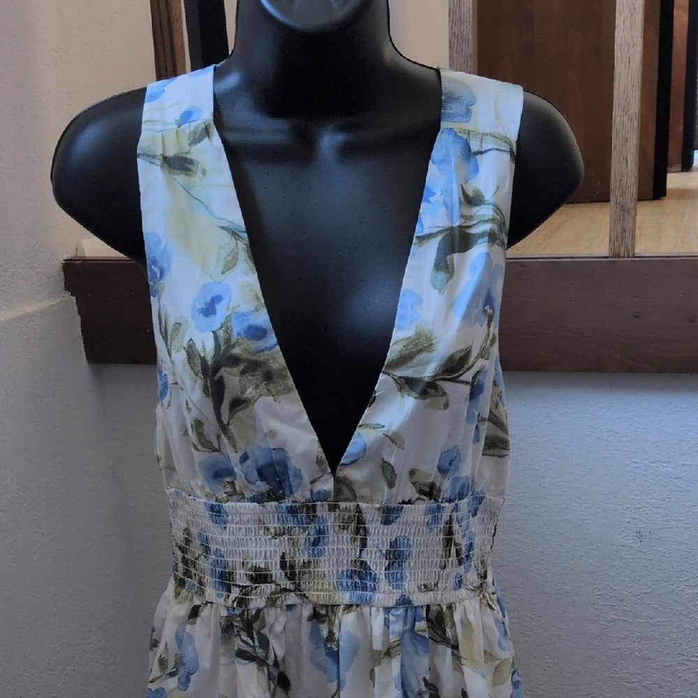 Abercrombie & Fitch Blue Floral V-neck Midi Dress.- Small
