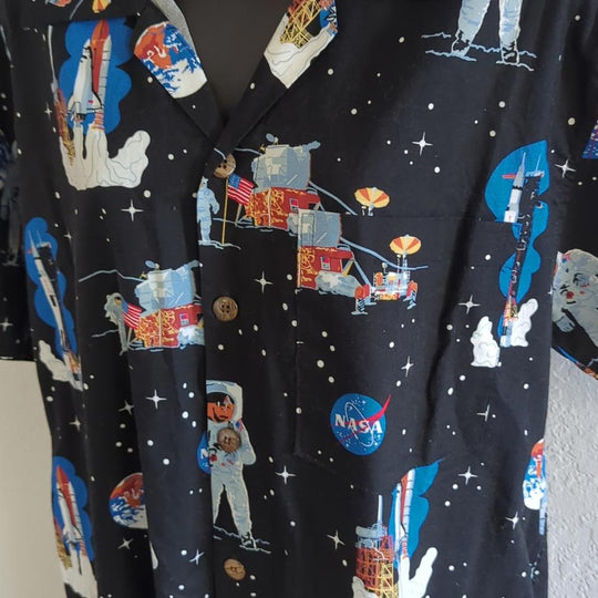 Vintage men's NASA Kennedy space center button down shirt sleeve - Medium