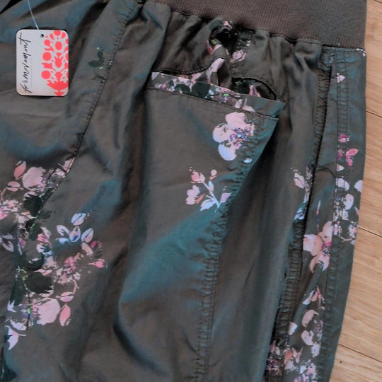 Free People Movement Mesmerize Me Pant In Green Pink Floral - Medium