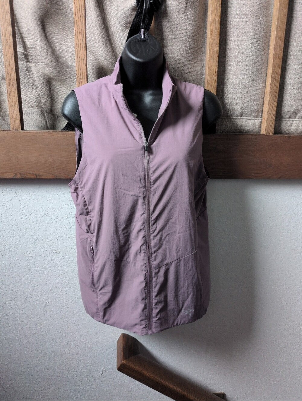 Interstellar Arc'teryx Norvan Insulated Vest - medium