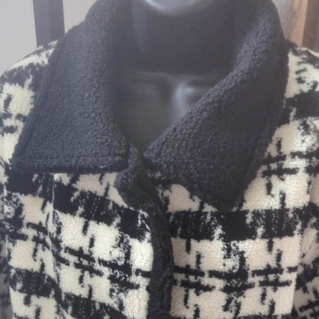 Lisa Says Gah Monique Houndstooth Sherpa Jacket
