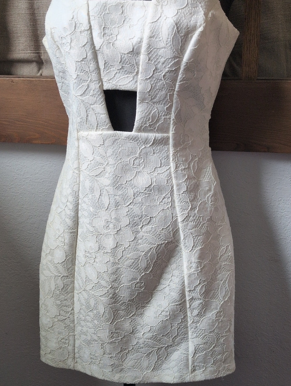 Topshop White Cutout Floral Mini Dress Size 2 – Unpacka