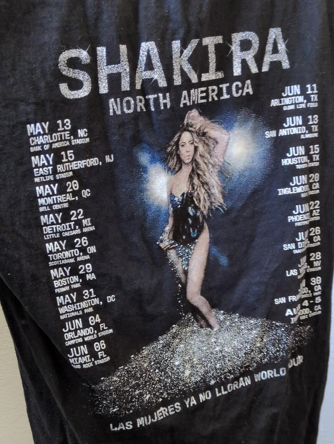 Shakira Las Mujeres Ya No Lloran North American Tour Shirt - M