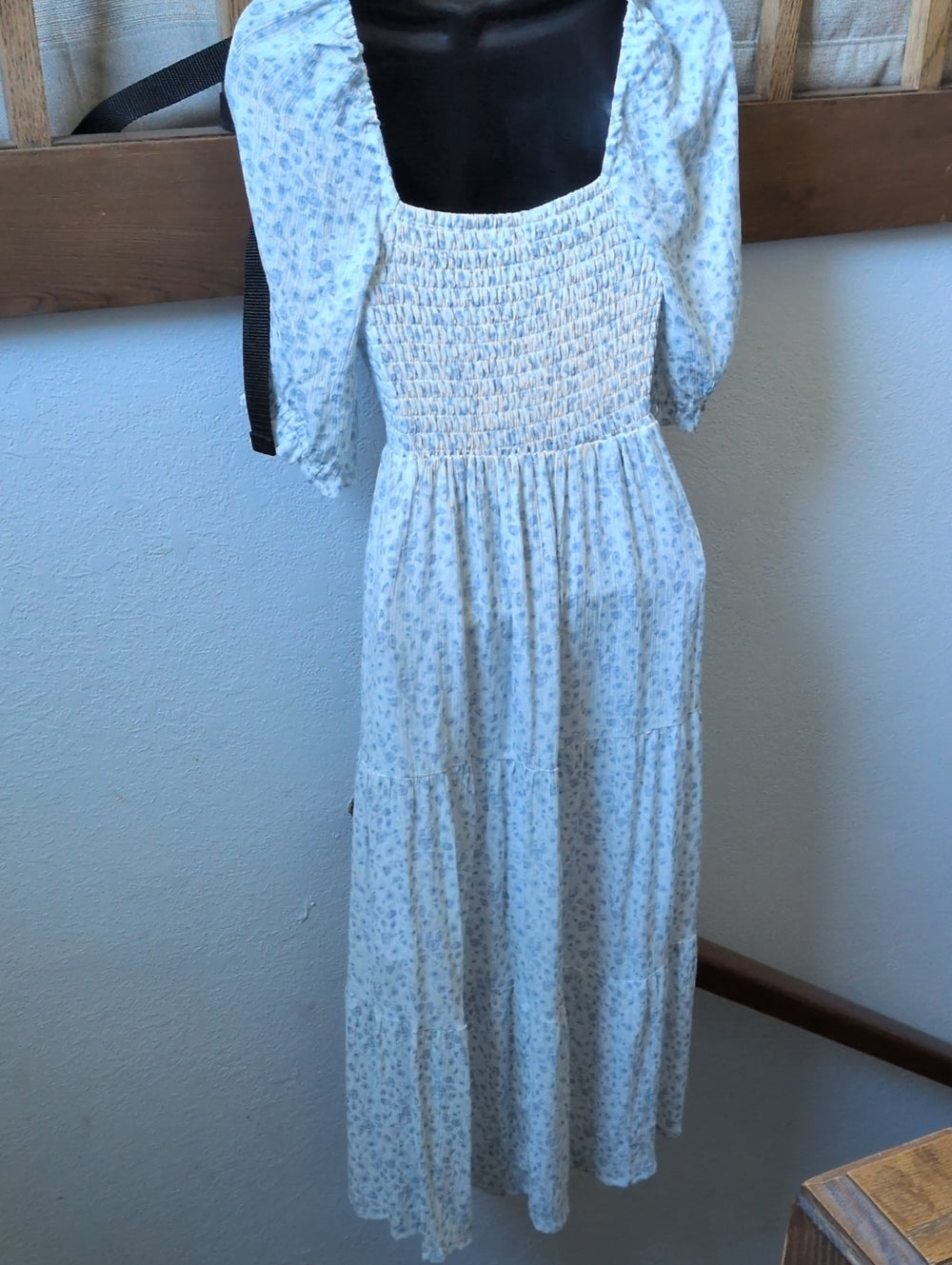 Abercrombie & Fitch light blue floral ruched or smocked midi dress size s