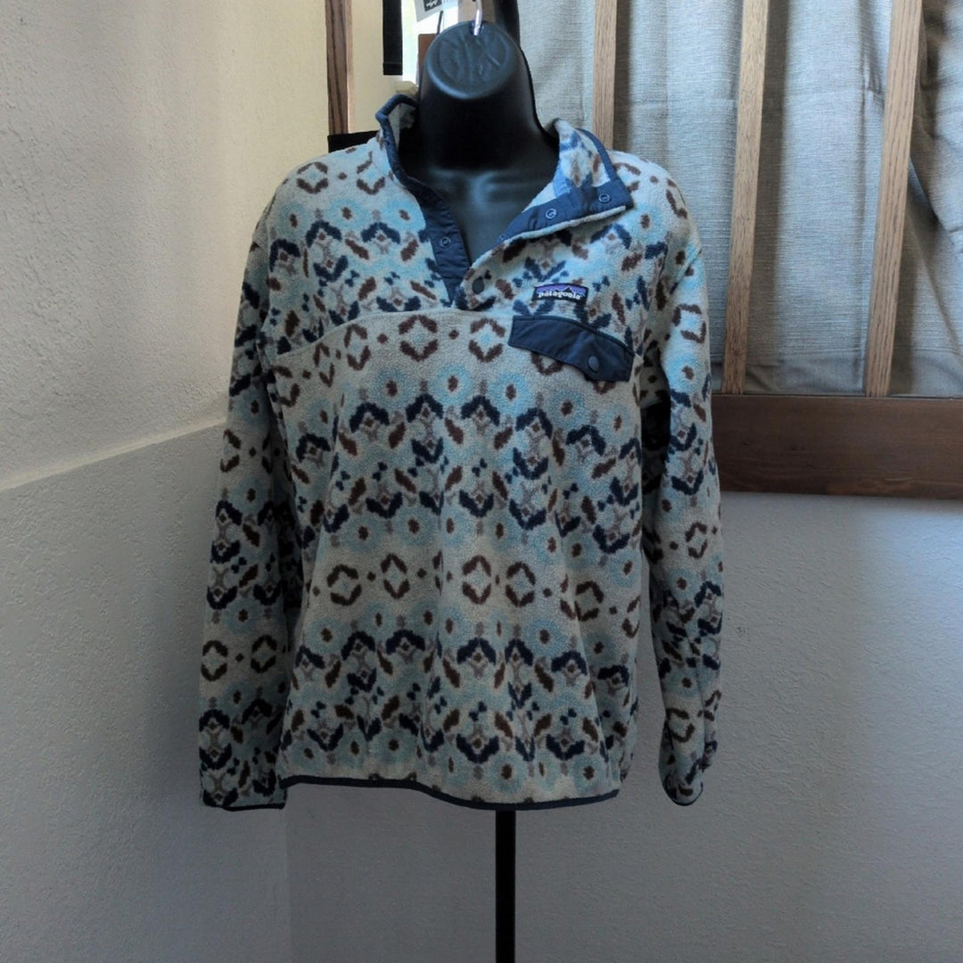 Patagonia Women's Synchilla Snap-T Pullover in Tundra Cluster Big Sky Blue  - Medium