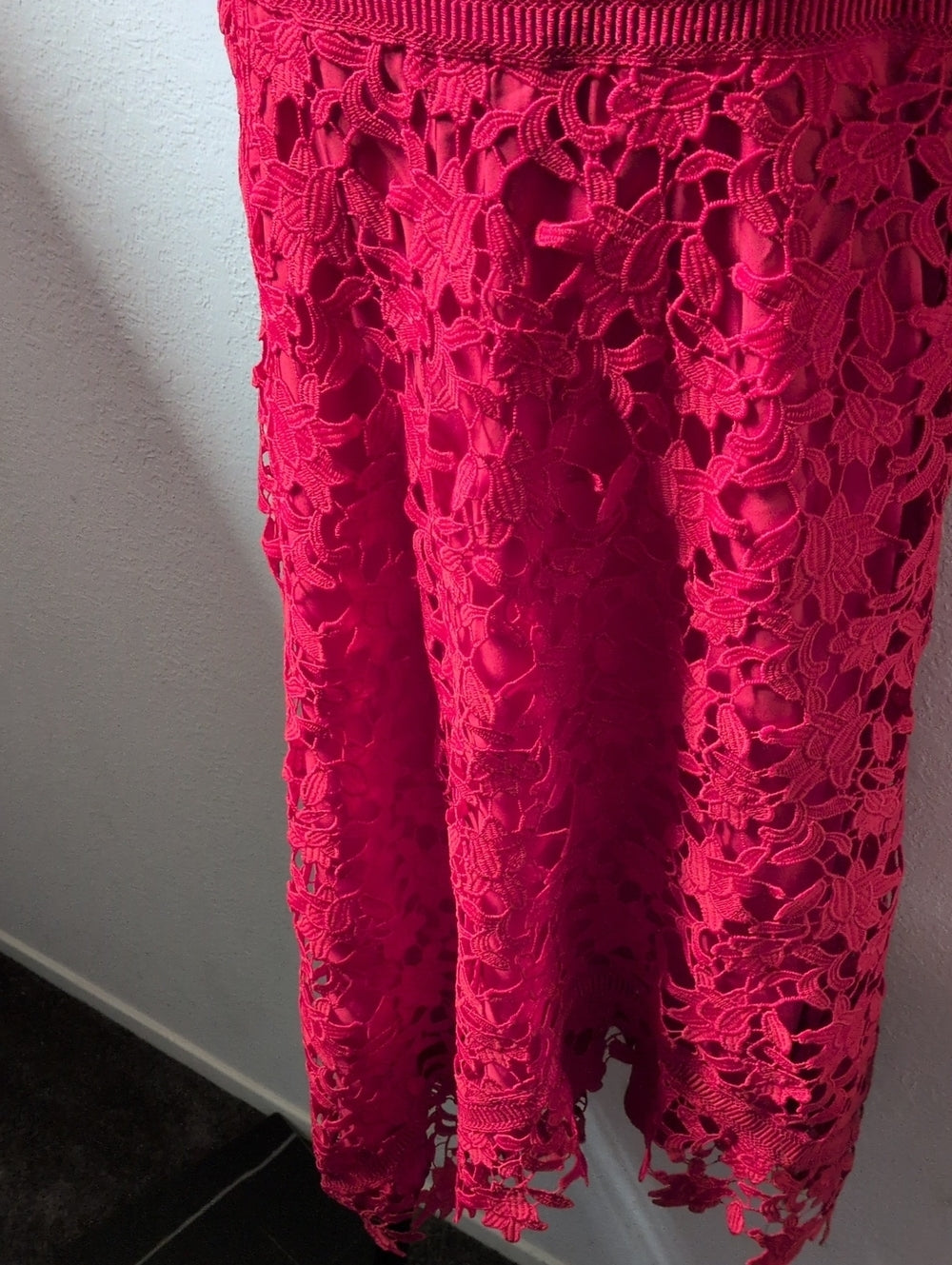 Eliza J Floral Lace Asymmetrical Midi Dress in red - US 10