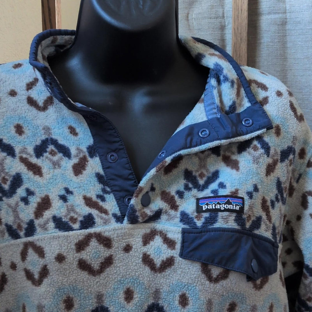 Patagonia Women's Synchilla Snap-T Pullover in Tundra Cluster Big Sky Blue  - Medium