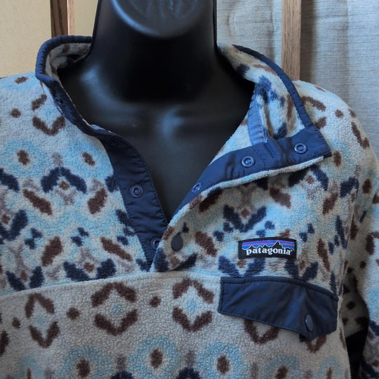 Patagonia Women's Synchilla Snap-T Pullover in Tundra Cluster Big Sky Blue  - Medium
