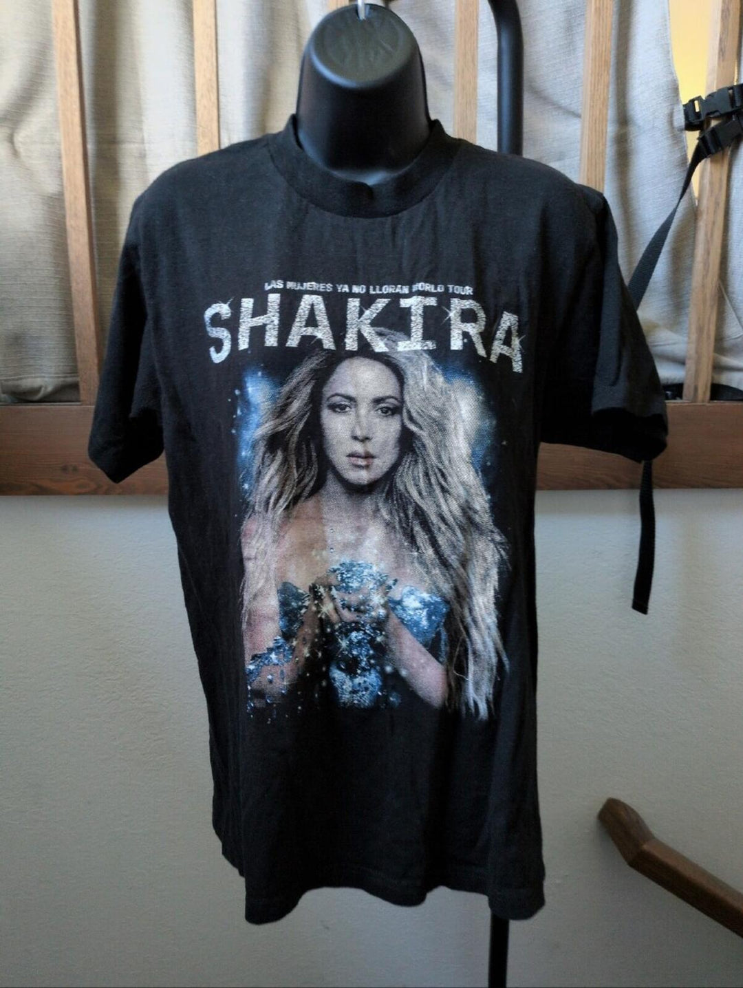 Shakira Las Mujeres Ya No Lloran North American Tour Shirt - M