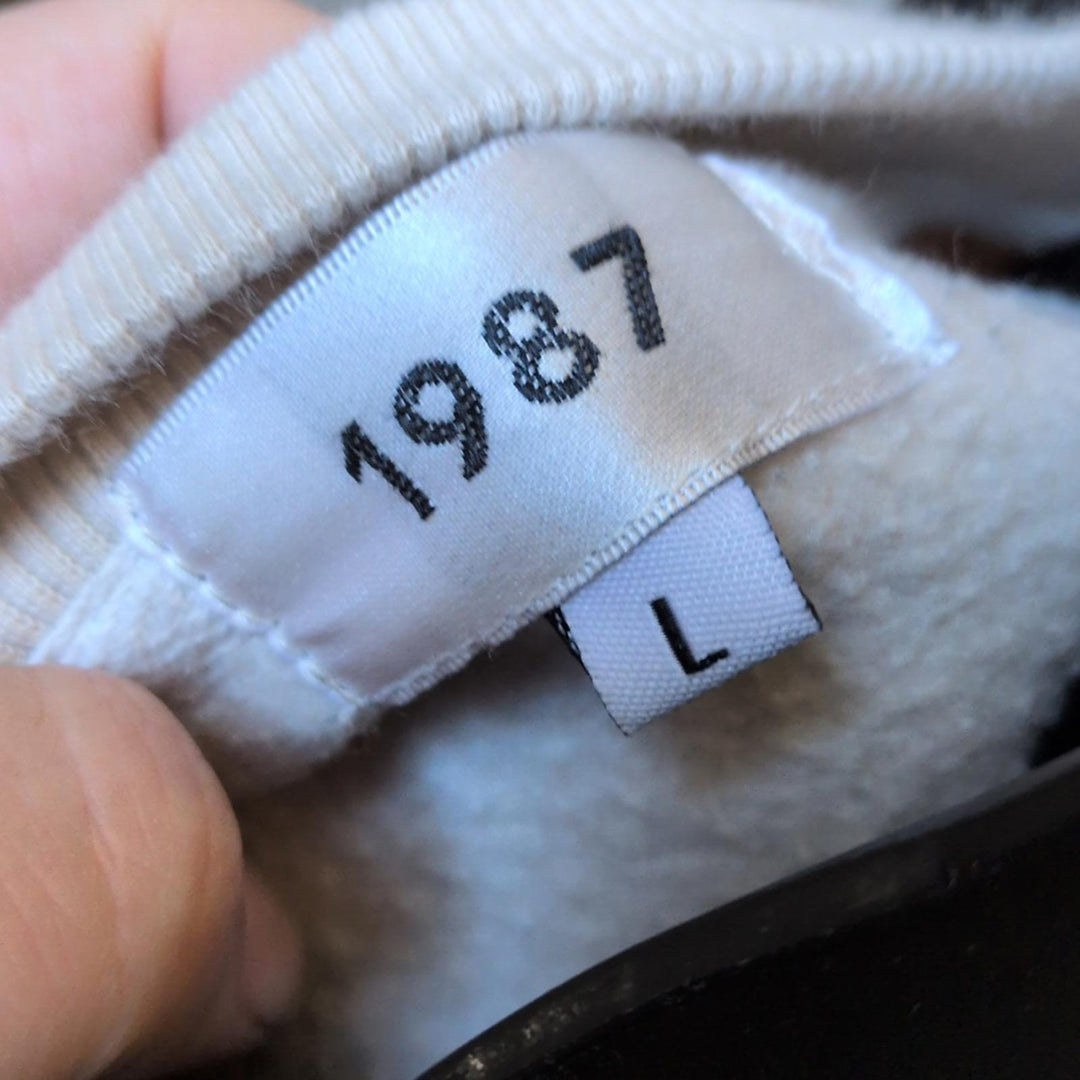 1987 of the Stars zodiac signs sold out sweater -Large