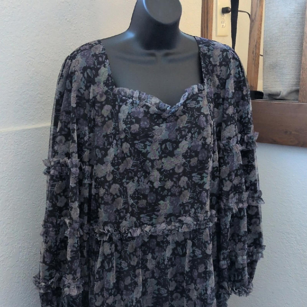 Ivy City Co Catherine Dress In Dark Floral - Extra Large