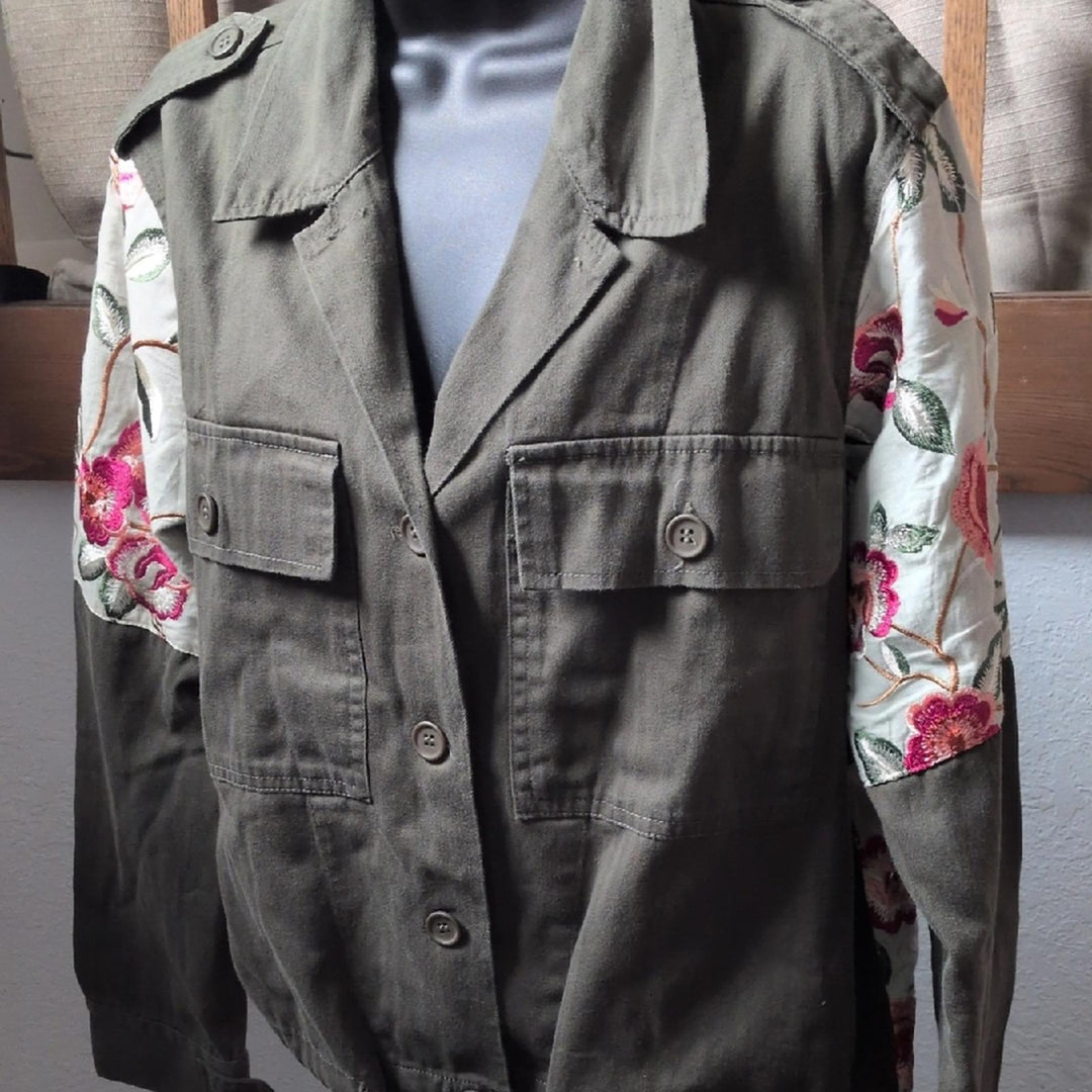 ANTHROPOLOGIE Tiny Leslie Embroidered Utility Jacket - Medium