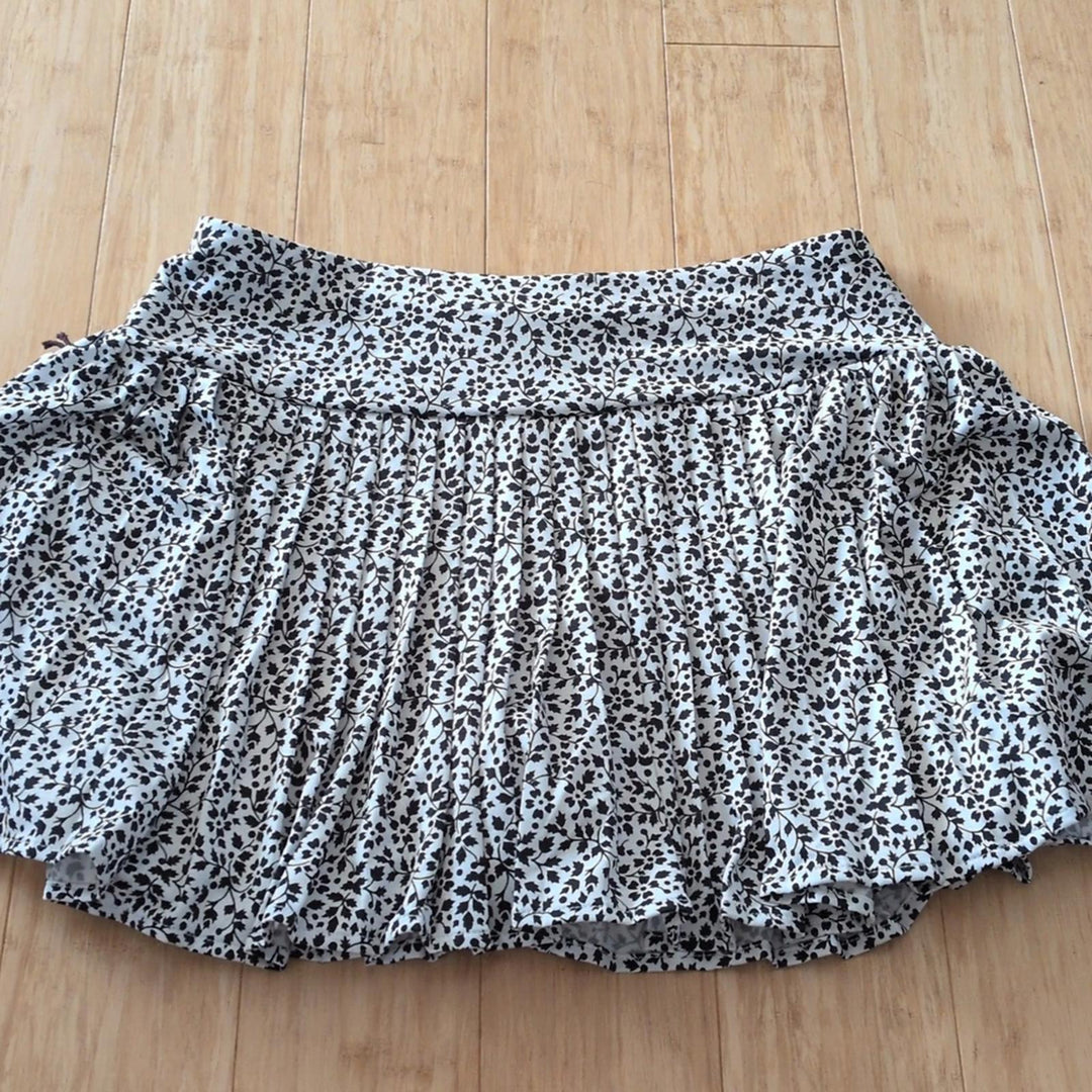 Laura Ashley Black And White Floral Tennis Mini Skirt - Medium