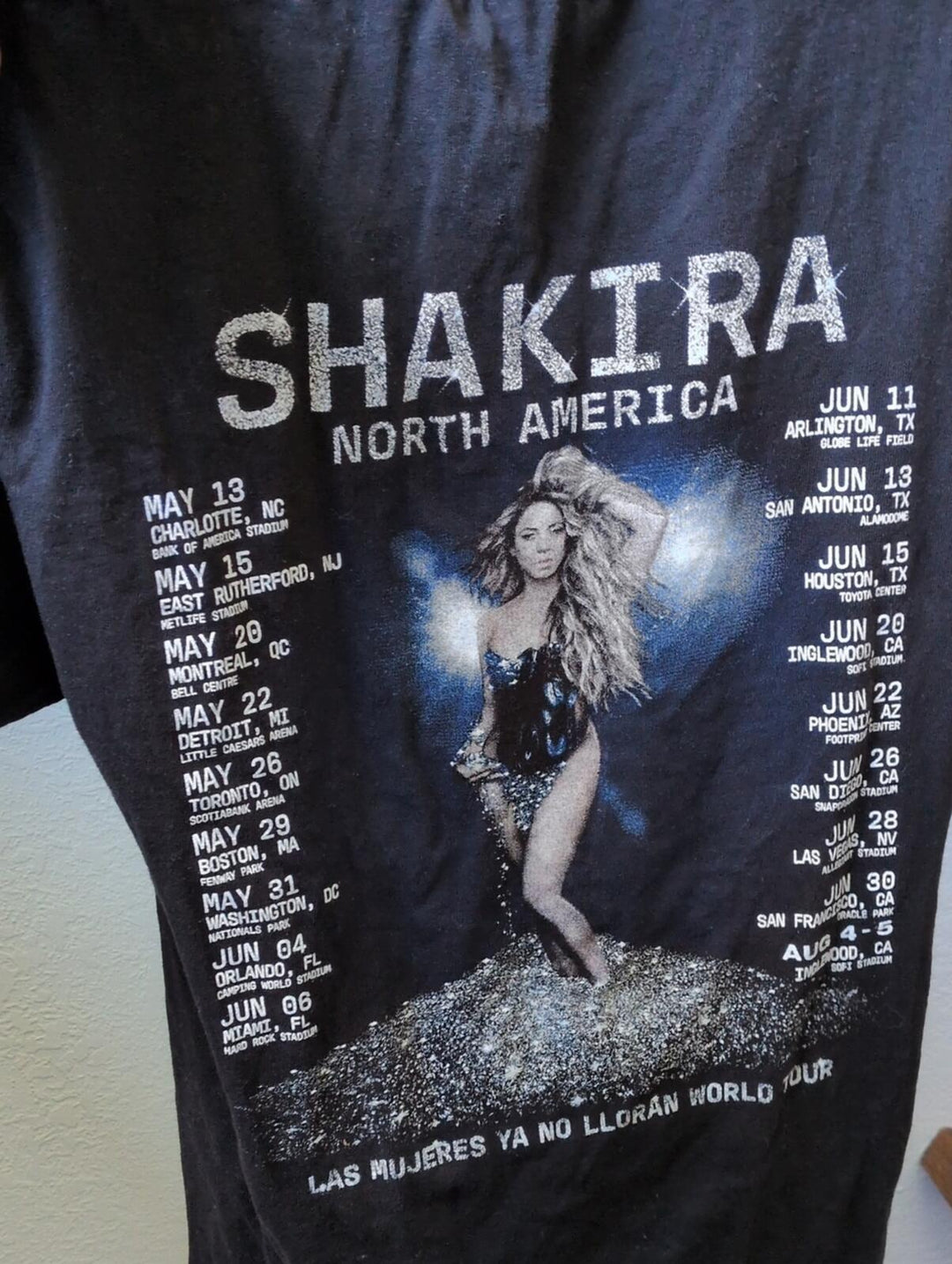 Shakira Las Mujeres Ya No Lloran North American Tour Shirt - M