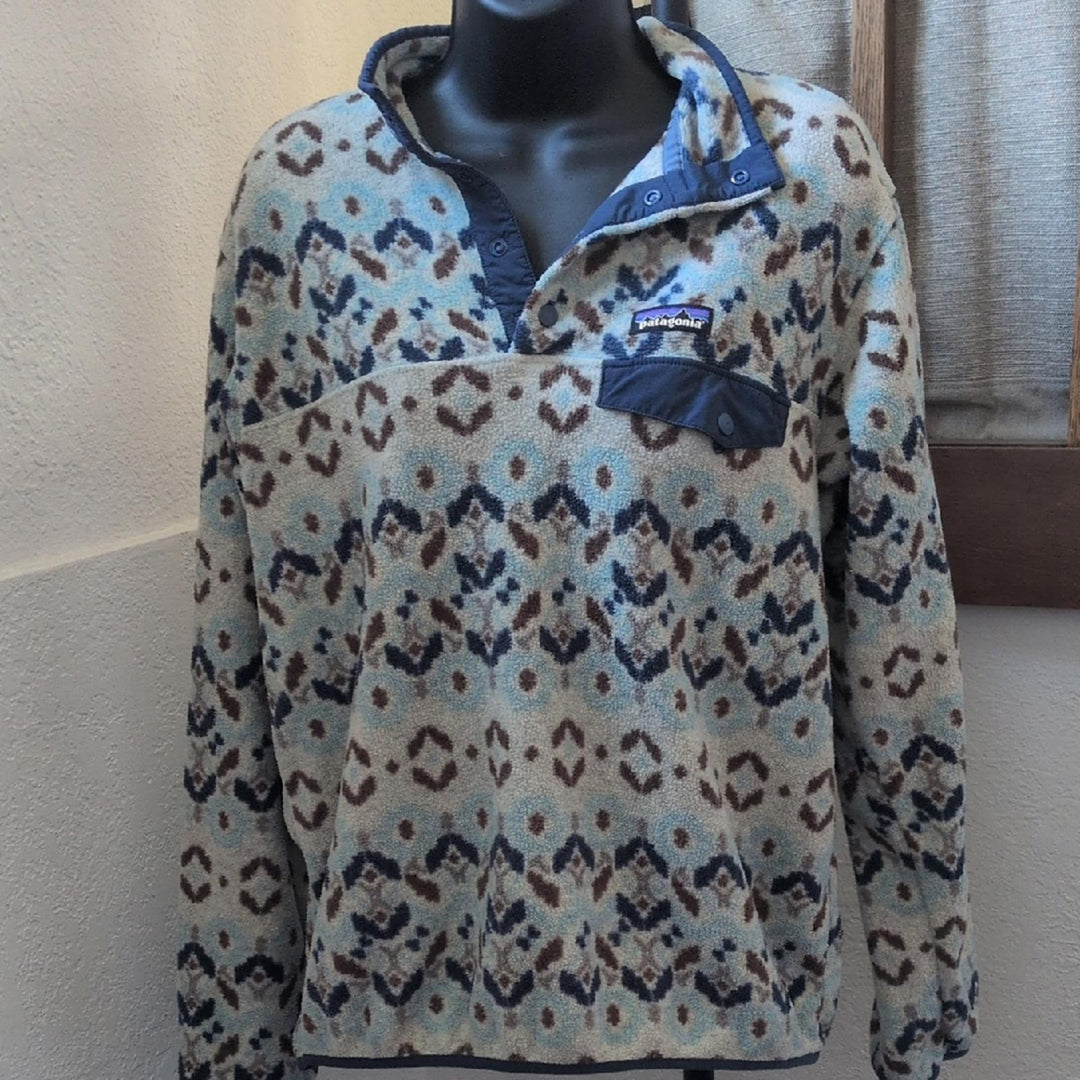 Patagonia Women's Synchilla Snap-T Pullover in Tundra Cluster Big Sky Blue  - Medium