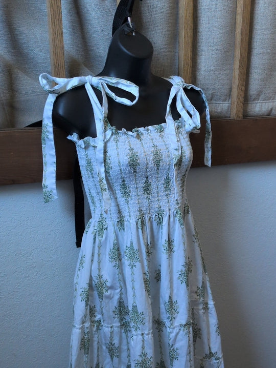 Hill House Home Ribbon Ellie Nap Dress In Green Basket Trellis Floral Size L