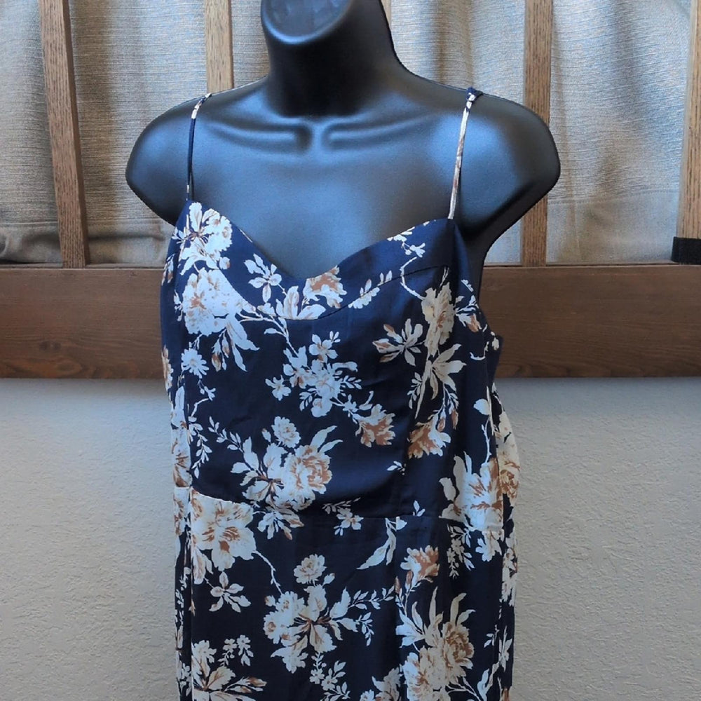 Abercrombie & Fitch Camille Dress In Navy Floral - Large.