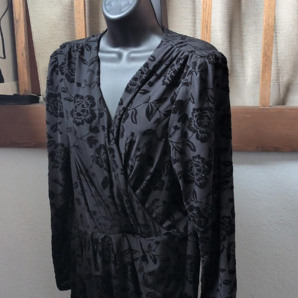 Ivy City Co Burned Floral Velvet Amaya Dress - XL