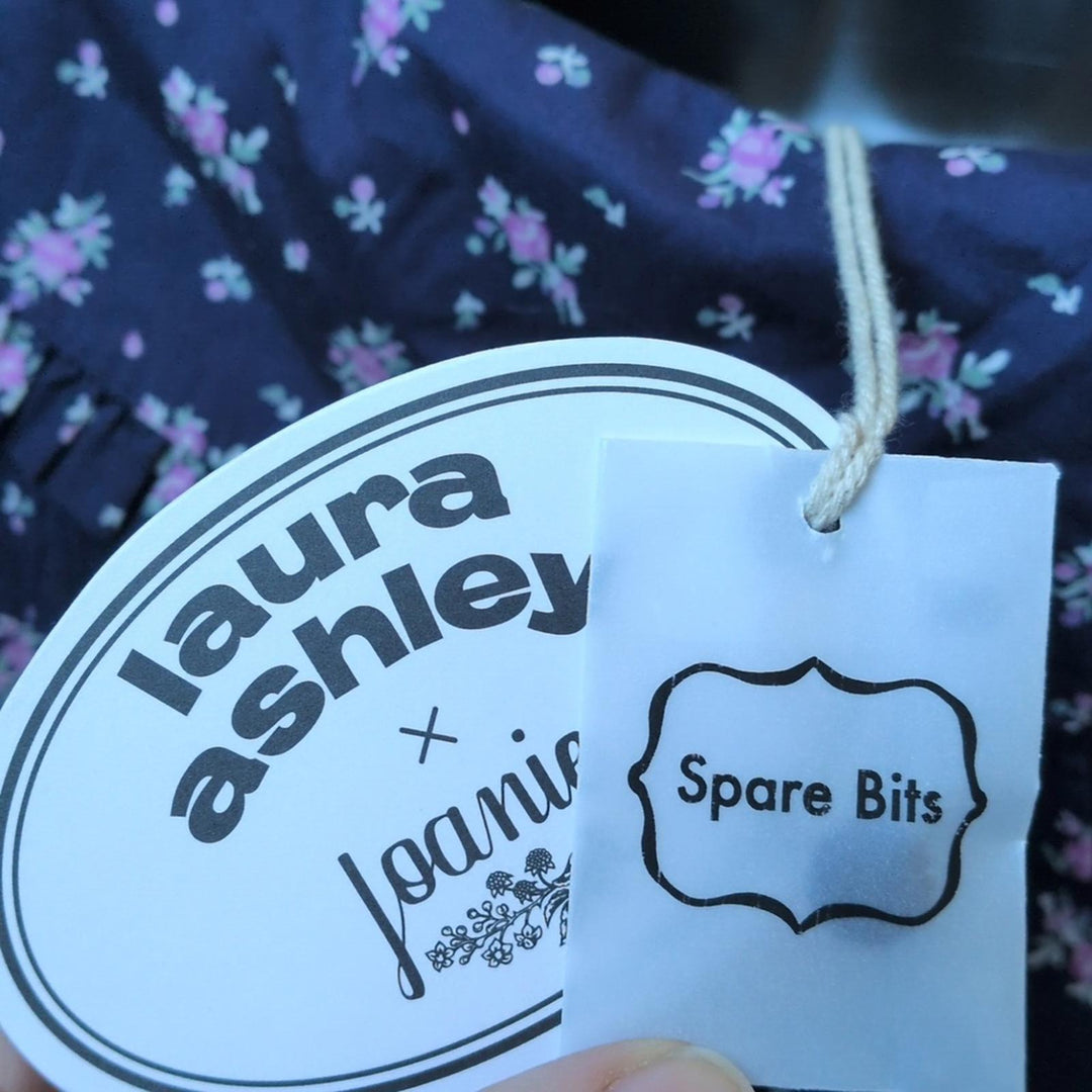 LAURA ASHLEY X JOANIE DYLLIS LINGTON FLORAL PRINT MIDI DRESS - US 8