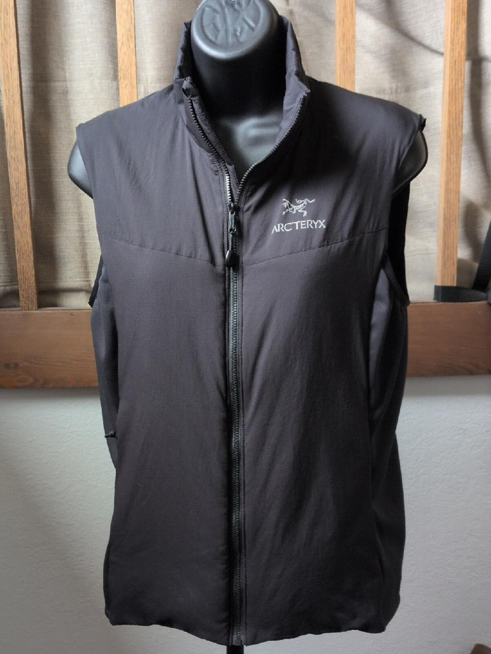 Arc'teryx Atom LT insulated vest in black - M
