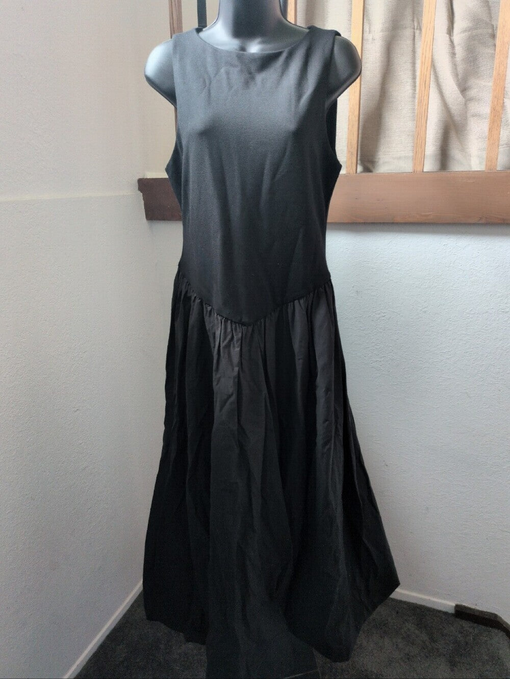 Dissh The James Black Bubble Midi Dress - US 6
