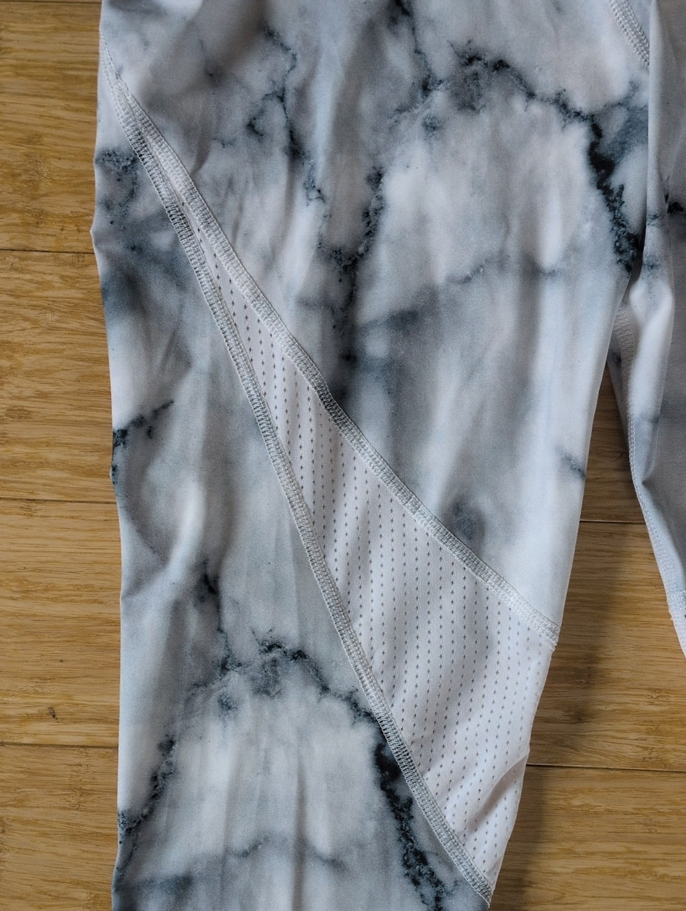 Varley Windsor Performance First leggings In white marble print - Small