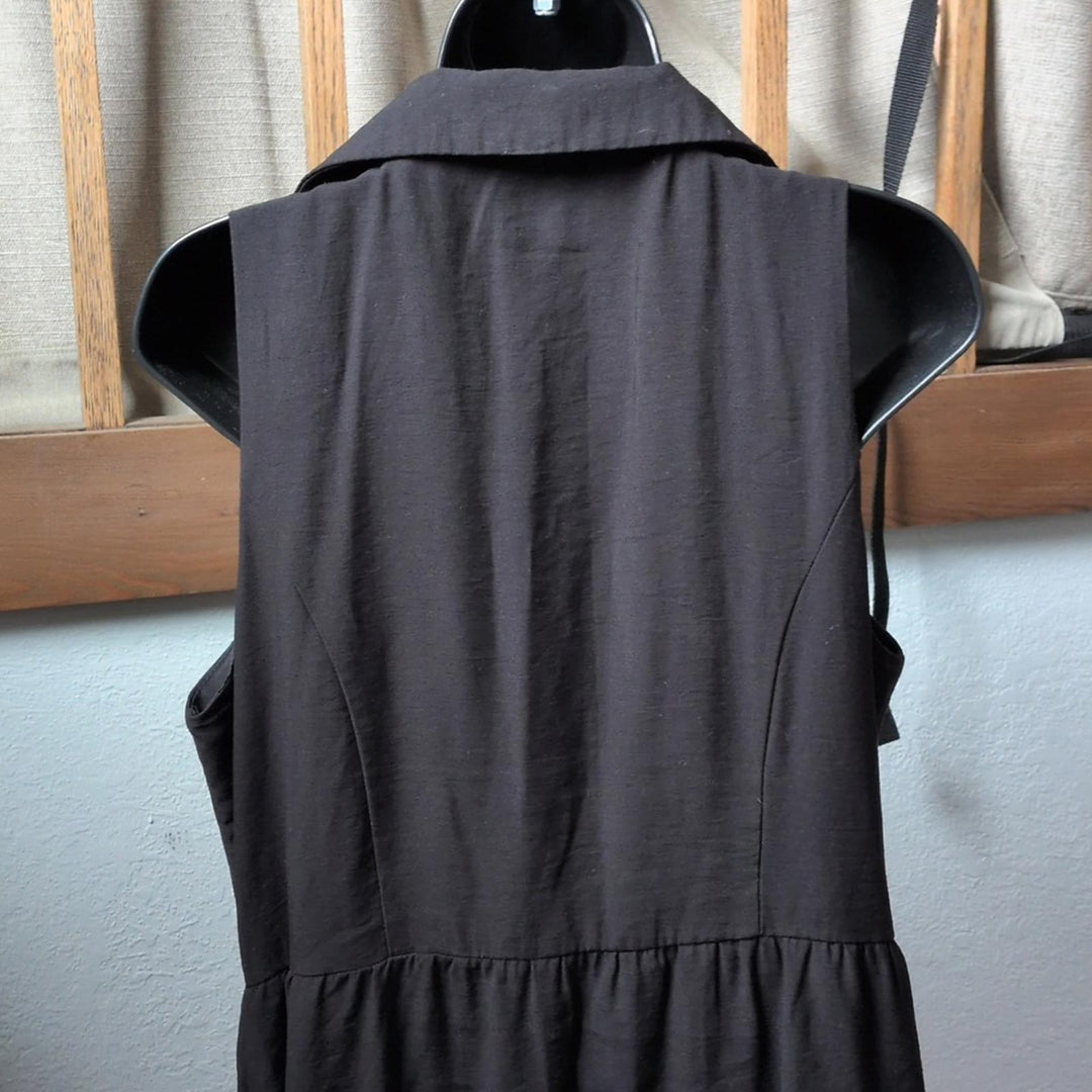 Pomander Place Black Jules Sleeveless Button Down - Large