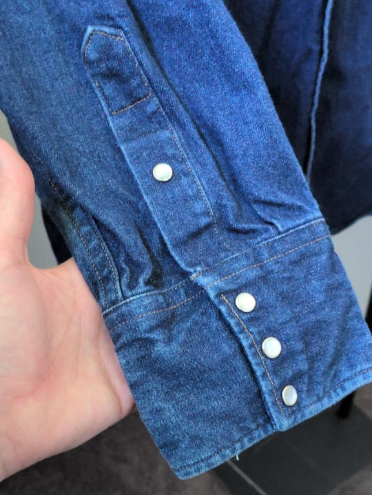 Vintage Carhartt SU008 denim pearl snap shirt In Dark Wash 18 X 36 (XL)