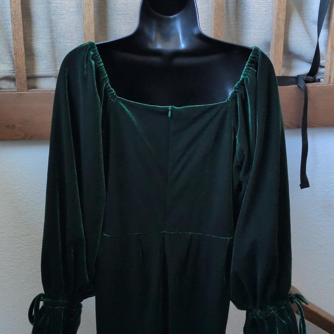 Ivy City Co Scarlett Dress In Green Velvet - XL