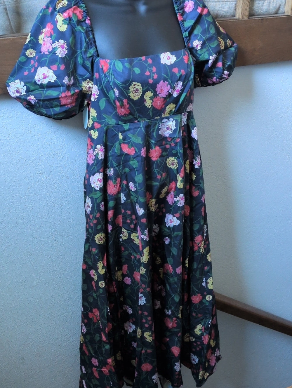 The Matilda Dress In Multi Navy Floral Size Small