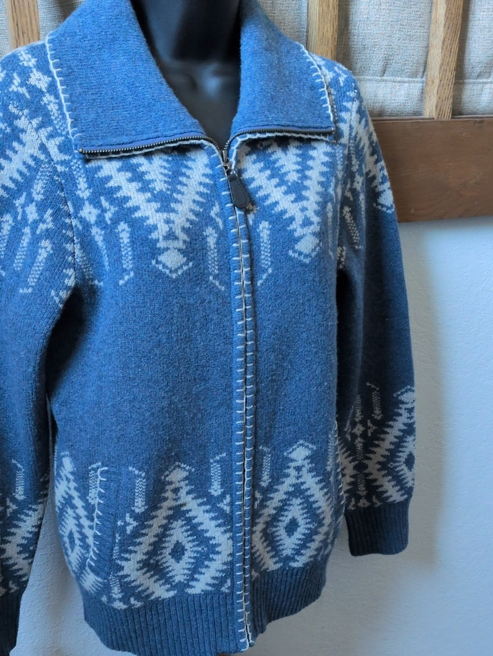 Pendleton Aztec/Navajo-patterned blue wool zip-up jacket or cardigan size s