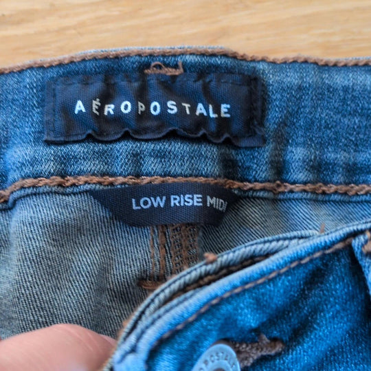Aeropostale Junior Girls / Teen Distressed Low-rise Midi Shorts - Girls 4