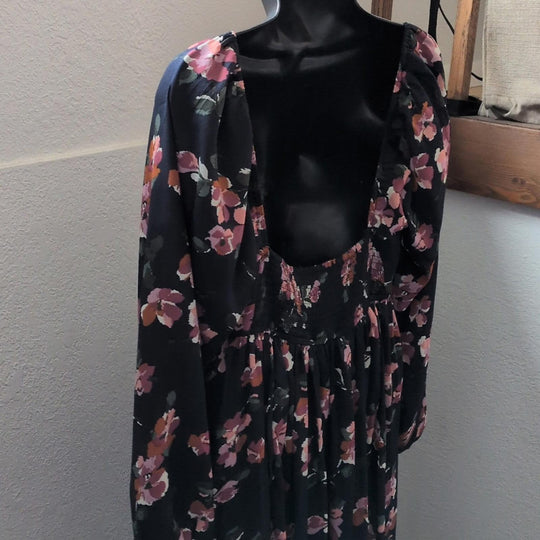 Abercrombie Long Sleeve Sweetheart Floral Midi Dress