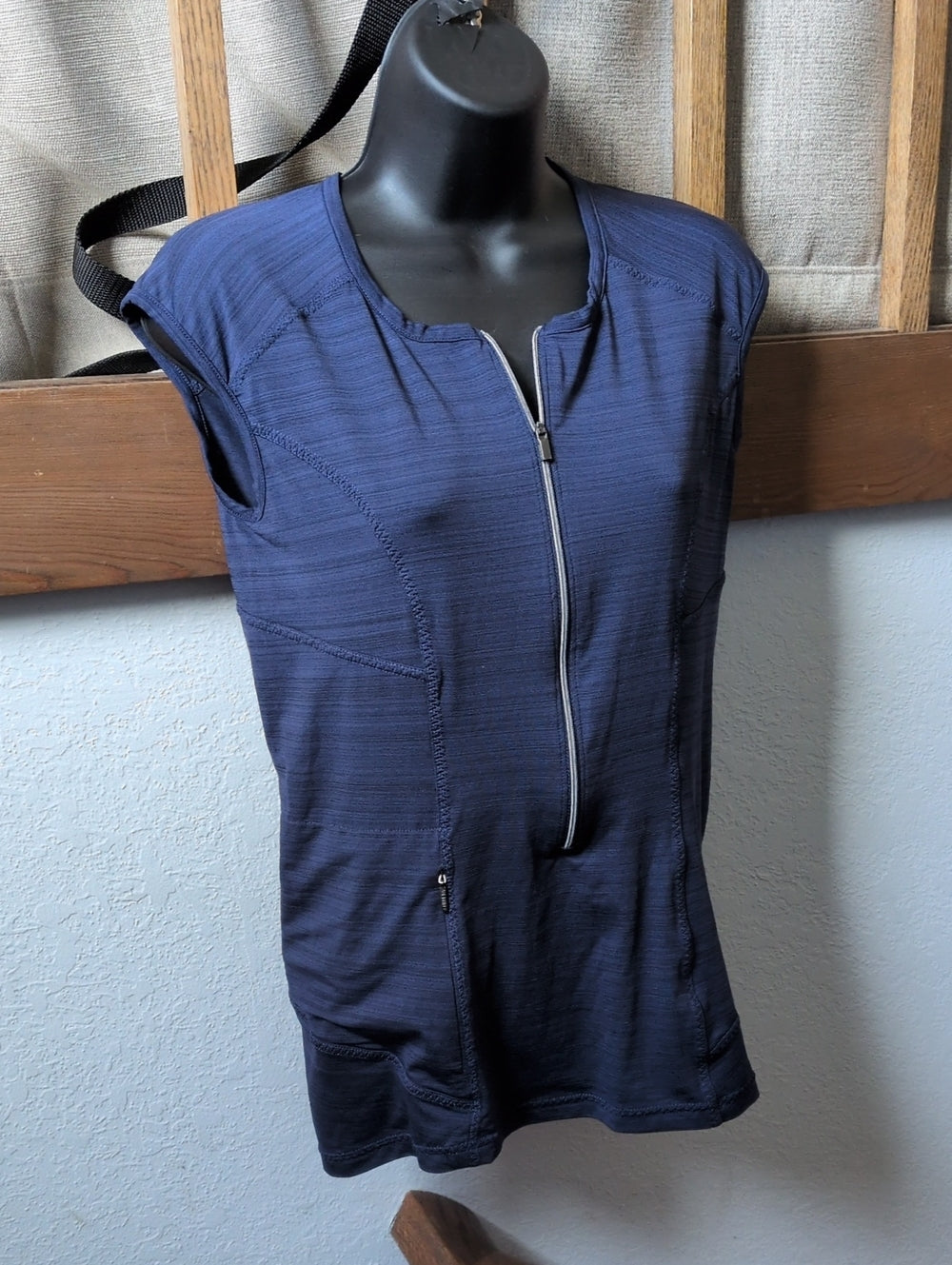 Navy blue Athleta Pacifica Half Zip Sleeveless Top size s