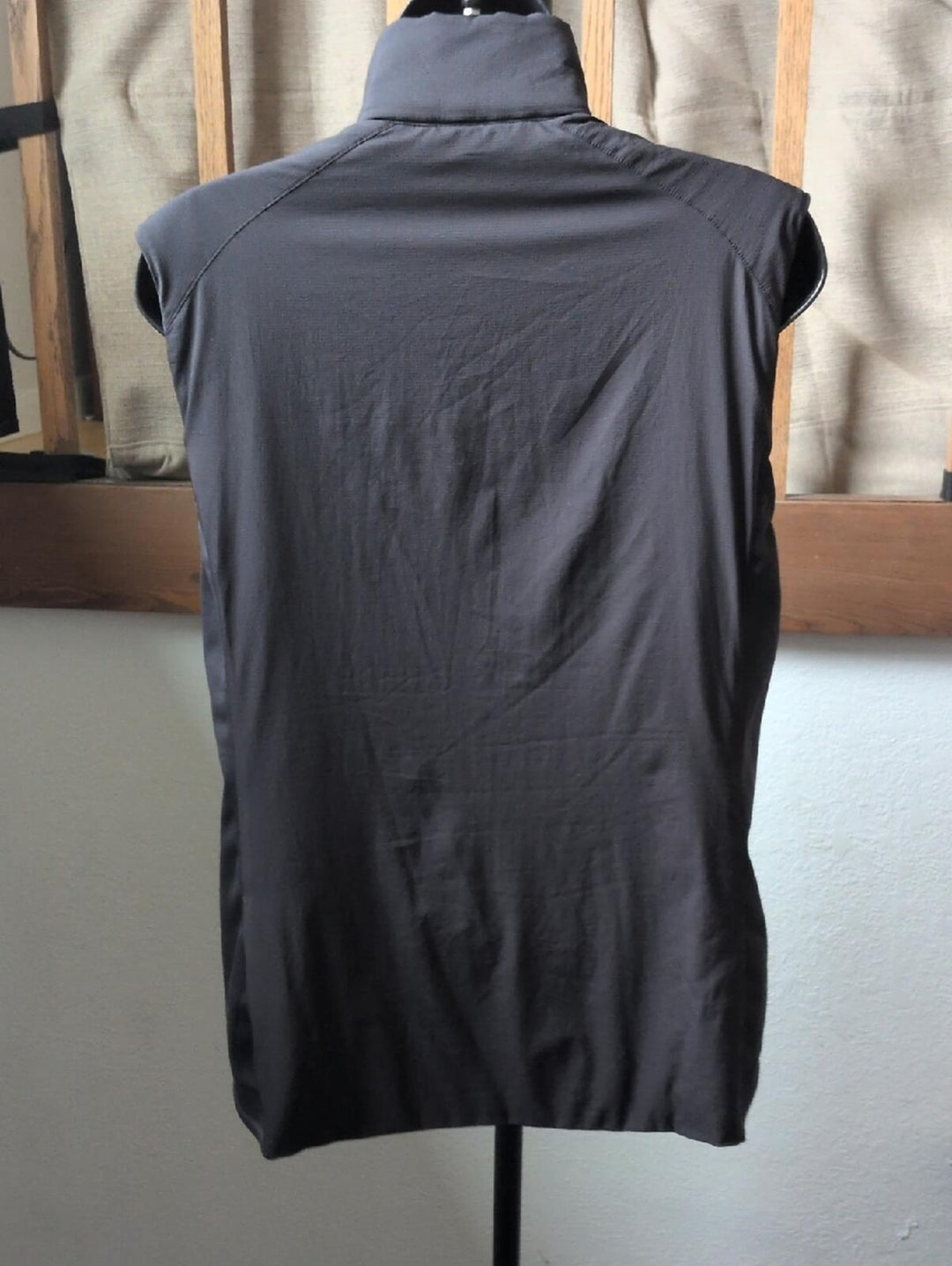 Arc'teryx Atom LT insulated vest in black - M