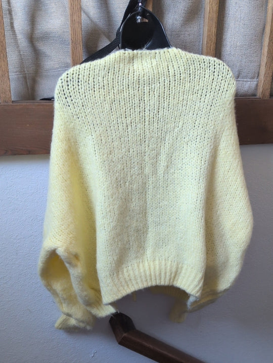 Janou Cardigan in Yellow from the boutique brand Easy Clothes - OSFM.