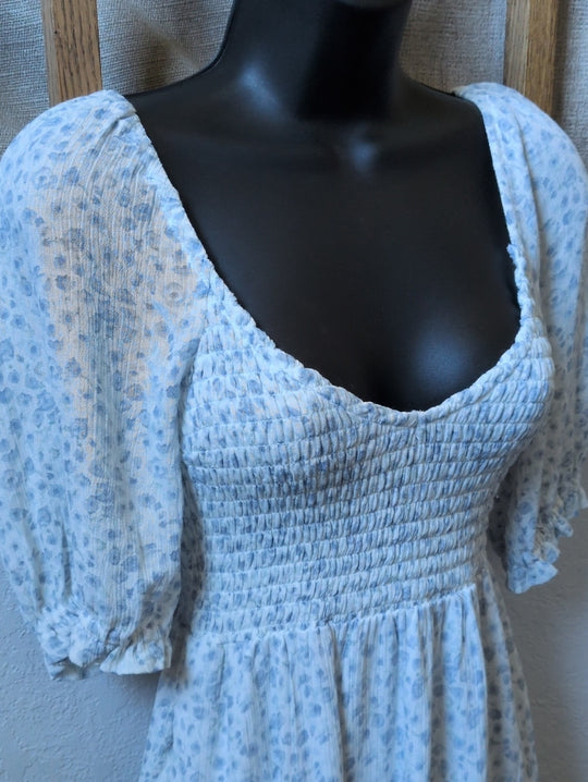 Abercrombie & Fitch light blue floral ruched or smocked midi dress size s