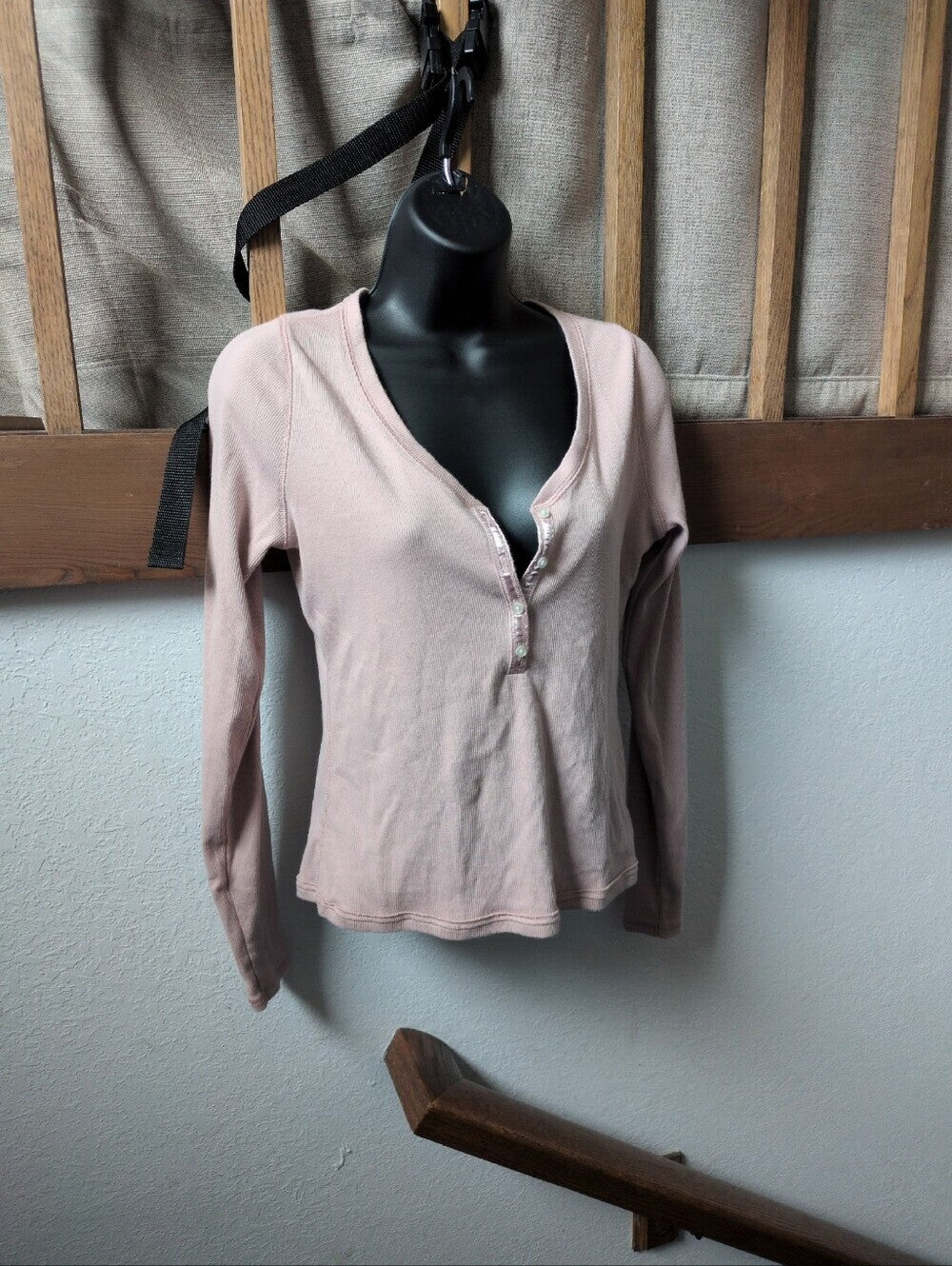 Abercrombie And Fitch Light Mauve Cropped Henley Shirt Size M